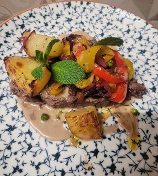 Brasato di manzo con verdure stufate