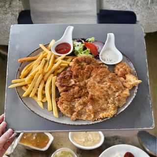 Bečka šnicla sa pomfritom