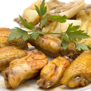 Ración De Alitas Y Bravioli