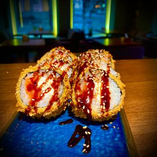 Гарячий з лососем та тунцем