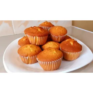Queen Cakes Vanilla 6 Pack