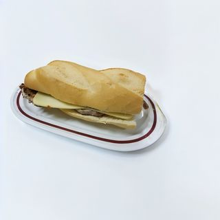 Bocadillo pechuga y queso