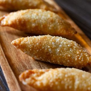 (Frita) Empanadilla de costillar de vaca y salsa de ostras. Unidad.