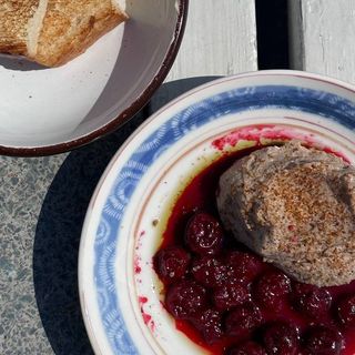 Французький паштет з мариновано вишнею