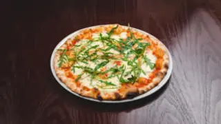 Pizza sa mozzarellom i rucolom mala