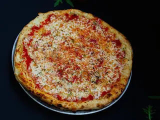 1. Pizza Margarita (33 Cm.)