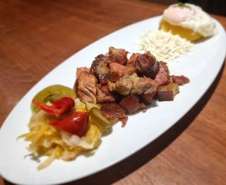Cazuela De Carne De Cerdo Típica De La Región De Moldova