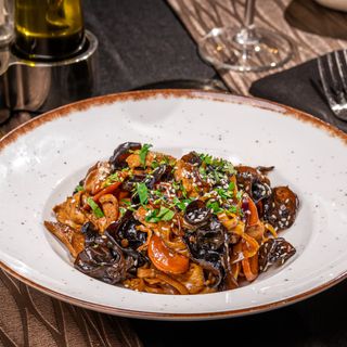 Noodles cu pui si urechi de lemn