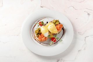 Яйця Бенедикт із лососем та авокадо (290г)