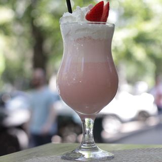 Молочный коктейль с клубникой (330 мл.)