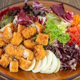 Ensalada Mixta de Pollo Crujiente