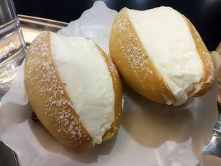 Maritozzo con la panna