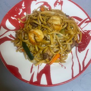 Tallarines Fritos Con Tres Delicias