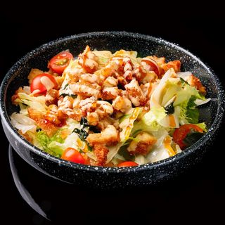 209-Ensalada deluxe César con pollo