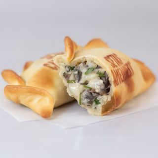 Empanada De Setas Camembert