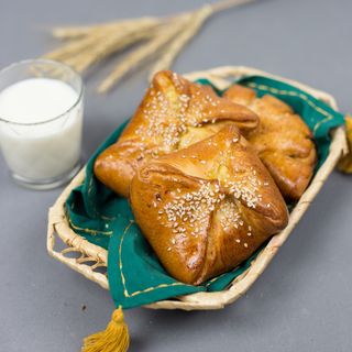 Пиріжок шинка-сир