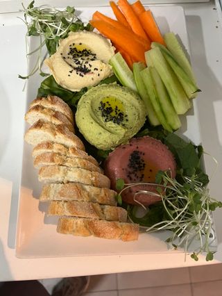 Trío De Hummus Con Chips De Pan Pita