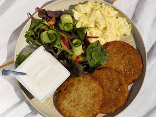 Деруни з скремблом та лососем 300г