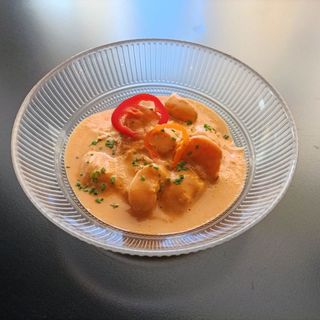 Curry verde de rape Gran sol, langostino, arroz Basmati.