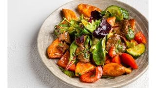 Тёплый салат с хрустящим баклажаном (300г)