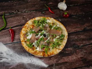 Pizza Tonno crudo + Coca-Cola