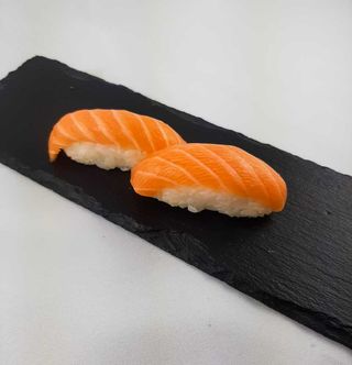 2.Nigiri z łososiem 2szt.
