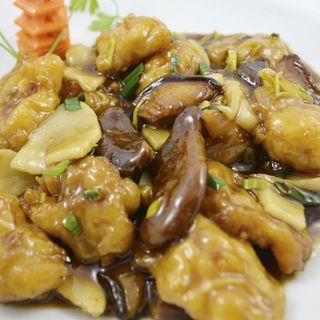 Pescado Con Bambú Y Setas Chinas