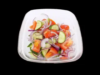 Salata de rosii, castraveti si ceapa