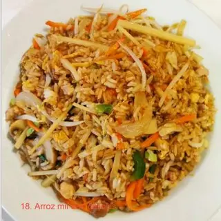 Arroz chau chau com três delícias