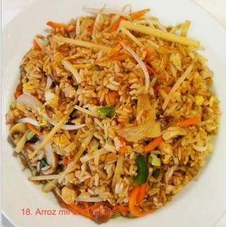 Arroz chau chau com três delícias