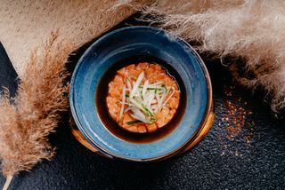 Tartar de somon cu sos Ponzu