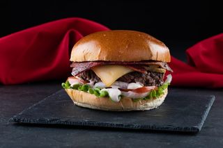 Burger Auvergnat+ Frite + Boisson au Choix