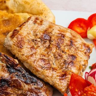 Punjena bela vešalica