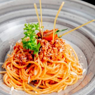 Spaghetti Bolognese cu sos rosu
