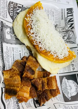 Cachapa con Chicharrón