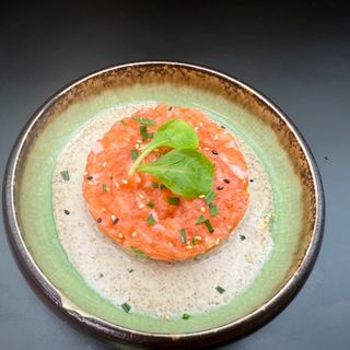 164. Tartar salmón sésamo (1u)