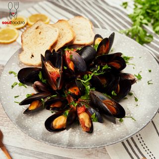 Scoici marinara cu pâine și usturoi