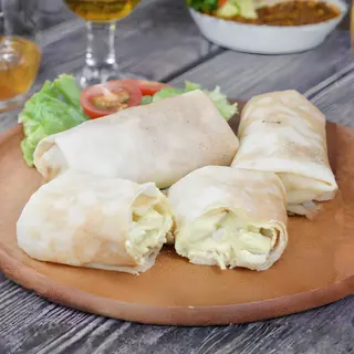 Блины с куриной грудкой в сливочном соусе