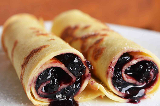 Clatite cu dulceata de capsuni