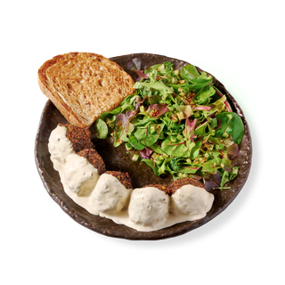 Falafel caseiro com molho tahini