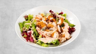 Salata sa hrskavom piletinom 500g