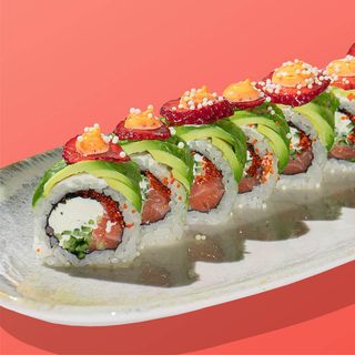 Roll cu avocado și căpșuni