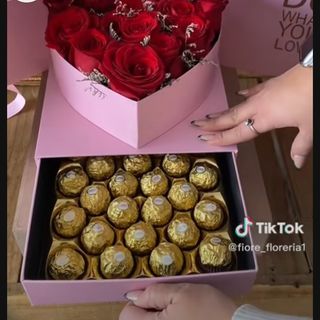 Cadeau Spécial De Fleurs & Chocolats