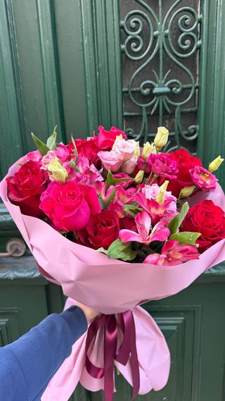 Buquê Romântico (Rosas e Astromélias)