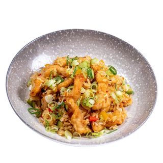 Orez prajit cu pui si sosuri asiatice