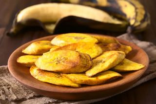 Ración de plátanos fritos con queso y mantequilla