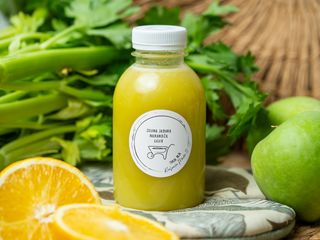 Narandža sa jabukom i celerom