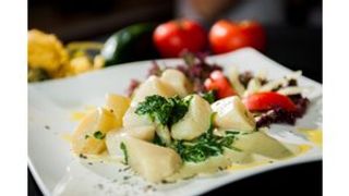 Porcija krompira sa blitvom