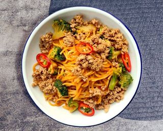 NOODLE CURRY z kurczakiem