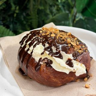 MARITOZZO CON KETOGELATO ALLA NOCCIOLA